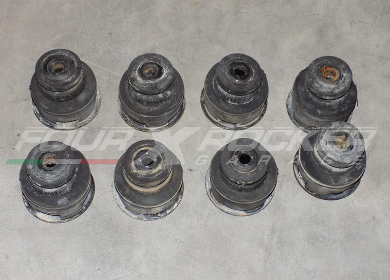 Kit N°8 silent block tra chassis - scocca Nissan Terrano 2 97>99 5 porte