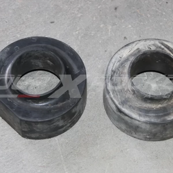 Coppia spessori sede molle in gomma da rialzo anteriori Jeep Cherokee XJ