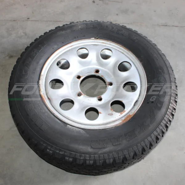 Cerchio in ferro 5,5x15 + pneumatico GOODYEAR WRANGLER RADIAL 195 R15 Suzuki Vitara