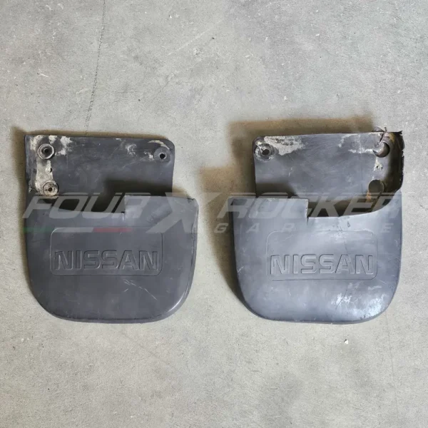 Paraspruzzi paraschizzi posteriori 78810-7F000/10 - 78811-7F000/10 Nissan Terrano 2 97>99